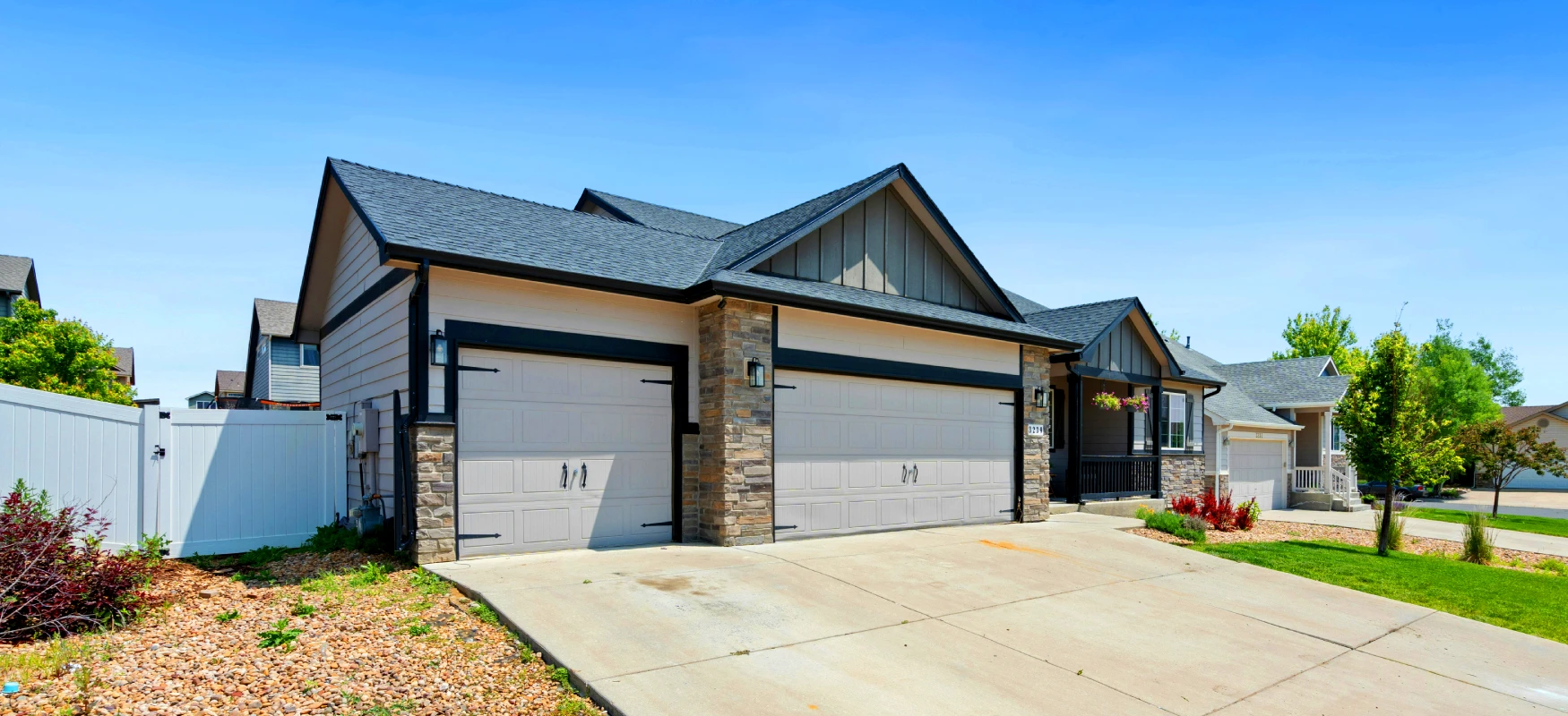 Double Garage House Photo